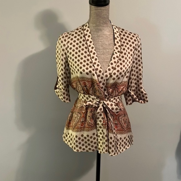 BCBG MAXXAZRIA size small all silk blouse.  Size small - Picture 1 of 6